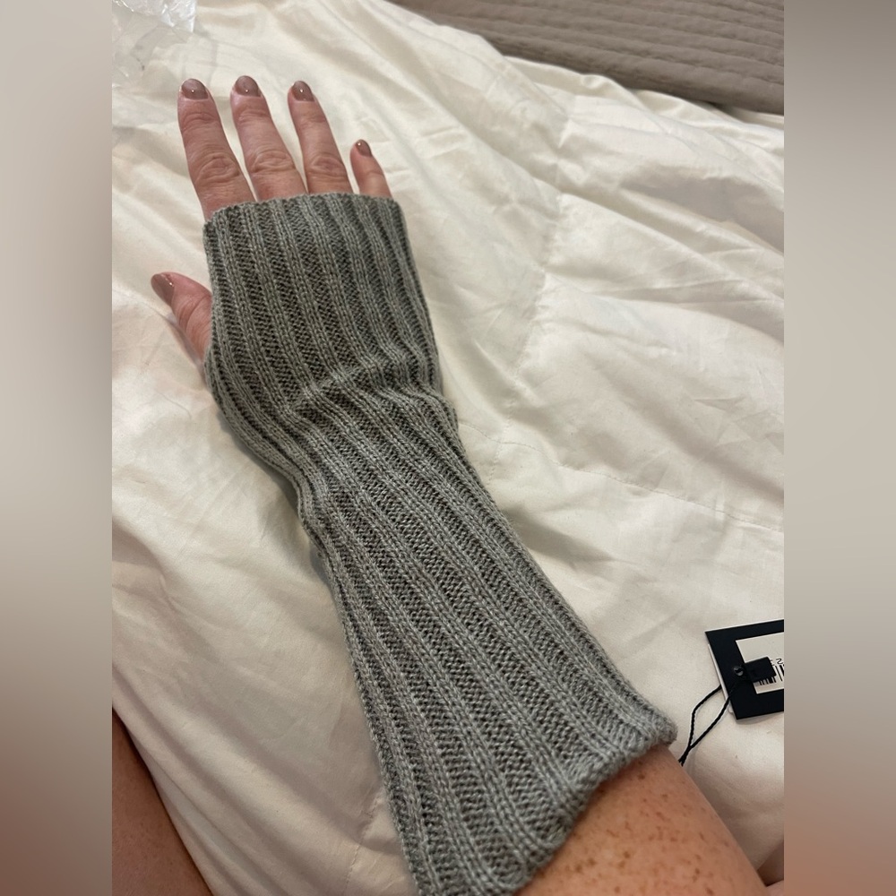 PrettyLittleThing Gray Ribbed Knit hand warmer Sleeves